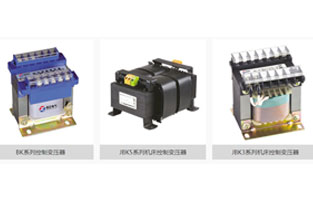 相信大家都見過變壓器吧？我們周邊很多電器里面安裝的都有的，只是我們沒太留意觀看而已。每款變壓器都是有絕緣的，絕緣性能的強弱對變壓器的運行至關(guān)重要，絕緣如果被破壞，那么變壓器最終就會損毀?？赡阒烙绊懽儔浩鹘^緣性能強弱的因素嗎？溫度就是其中的一員，詳情控制變壓器廠家旗正跟你嘮嘮吧。