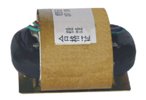 現(xiàn)在“r型變壓器”應(yīng)用越來越廣泛，為何會(huì)是這樣呢？那一定是因?yàn)閞型變壓器有不同于常人的好處，今天旗正電氣—控制變壓器廠家小編就告訴你r型變壓器的優(yōu)點(diǎn)。